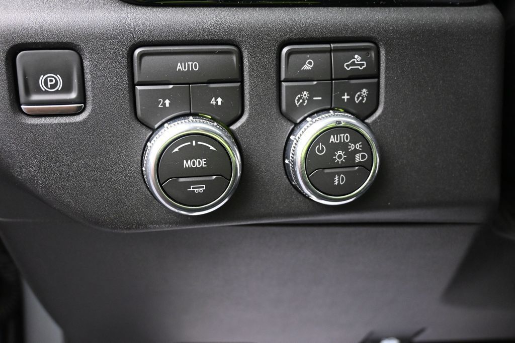 Used 2026 GMC Sierra 1500 SLT AWD/4WD image 15