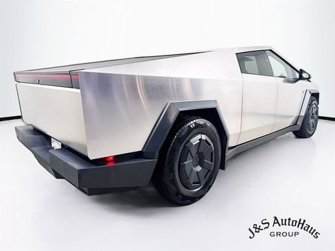 Used 2024 Tesla Cybertruck AWD Crew Cab image 7