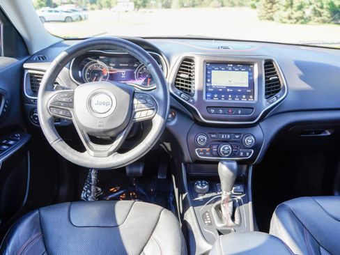 Used 2019 Jeep Cherokee Trailhawk AWD/4WD image 13