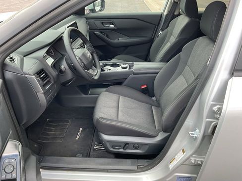Used 2025 Nissan Rogue SV AWD/4WD image 10