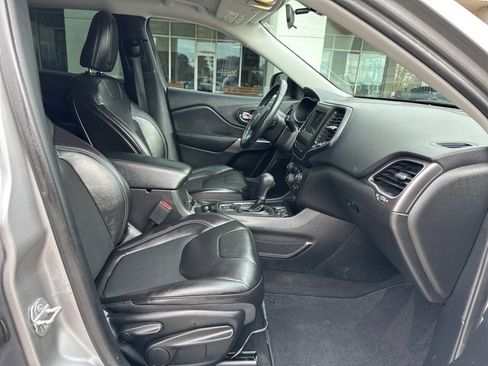 Used 2019 Jeep Cherokee Latitude Plus image 41