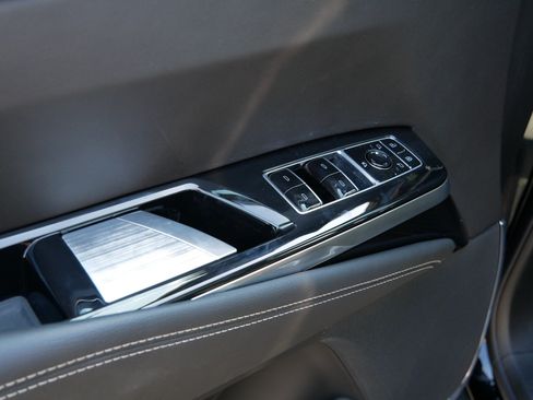 Certified 2026 Cadillac Escalade Luxury w/ LPO, Radiant Package AWD/4WD image 20