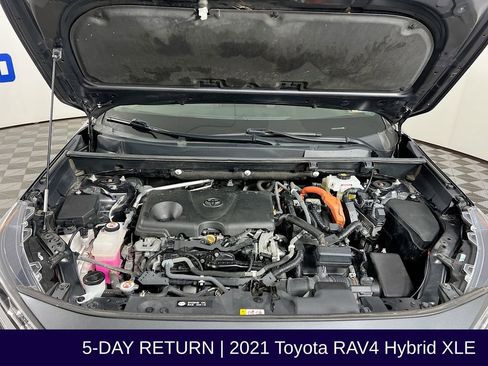 Used 2021 Toyota RAV4 XLE AWD/4WD image 32