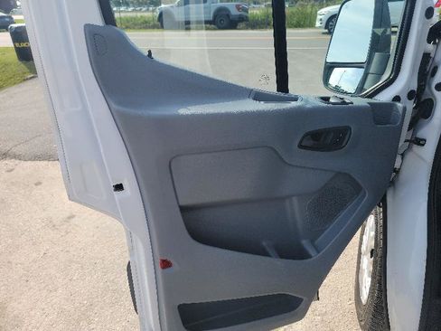 Used 2019 Ford Transit 150 XLT RWD image 9