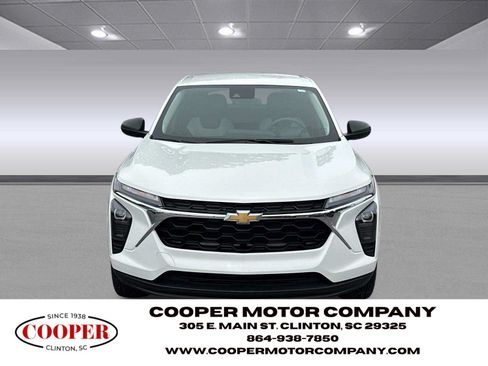 Used 2025 Chevrolet Trax LS FWD image 8