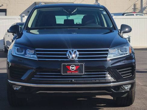 Used 2017 Volkswagen Touareg Executive AWD/4WD image 3