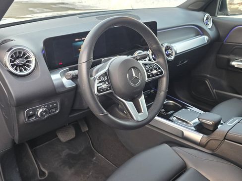 Used 2022 Mercedes-Benz GLB 250 w/ Premium Package Lite image 31