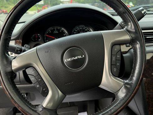 Used 2014 GMC Sierra 2500 Denali w/ Suspension Package, Off-Road AWD/4WD image 12