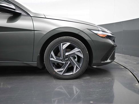 New 2025 Hyundai Elantra SEL image 10