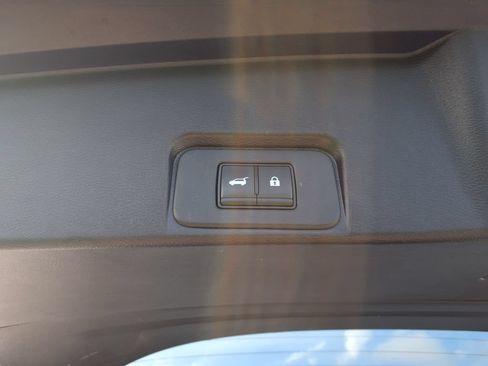 Used 2025 Nissan Rogue SV AWD/4WD image 13