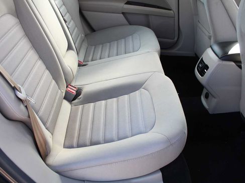 Used 2019 Ford Fusion SE FWD image 20
