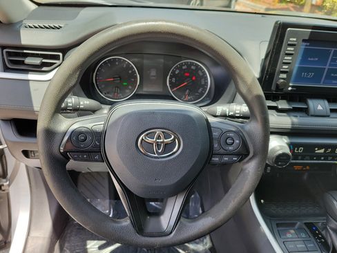 Used 2021 Toyota RAV4 XLE FWD image 18