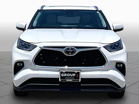 Used 2021 Toyota Highlander Limited FWD image 4