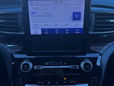 Used 2022 Ford Explorer Limited w/ Equipment Group 301A image 22