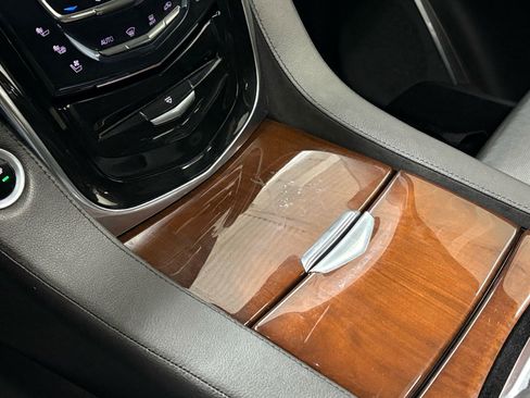 Used 2018 Cadillac Escalade Premium Luxury RWD image 21
