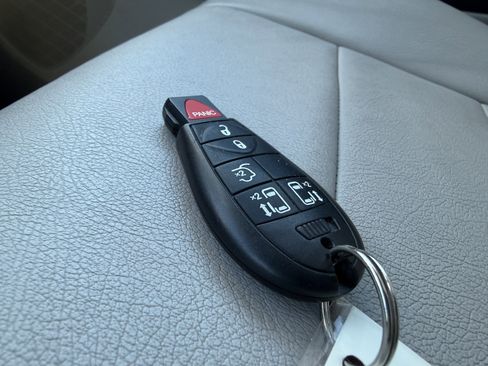 Used 2013 Dodge Grand Caravan SXT image 45