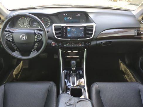 Used 2016 Honda Accord Touring image 15
