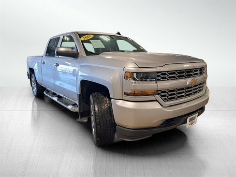 Used 2018 Chevrolet Silverado 1500 Custom image 3