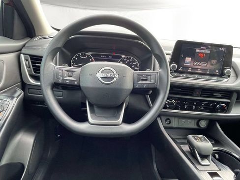 Used 2026 Nissan Rogue S FWD image 12