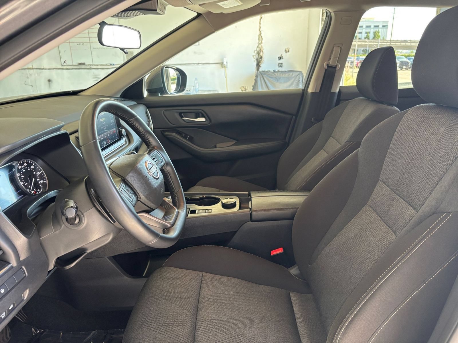 Used 2025 Nissan Rogue SV AWD/4WD image 28