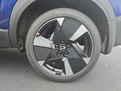 New 2026 Nissan Kicks SR w/ Cold Weather Package image 9