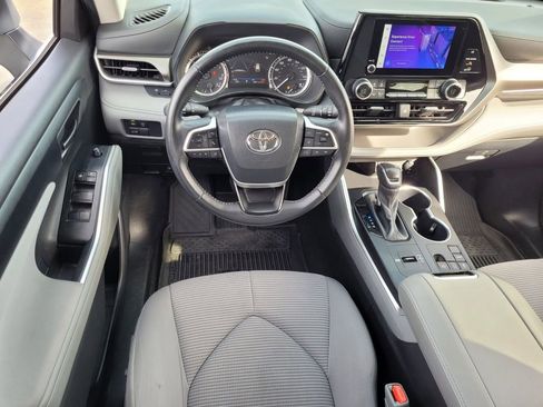 Certified 2024 Toyota Highlander LE image 6