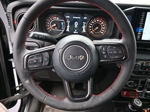 Used 2024 Jeep Gladiator Rubicon w/ Technology Group AWD/4WD image 23