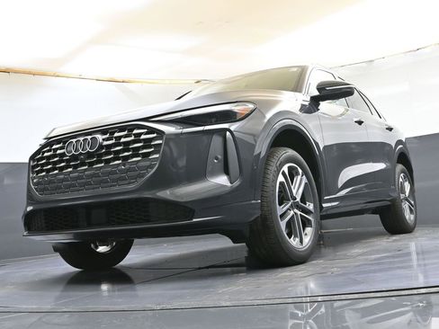 Used 2025 Audi Q5 Premium w/ Convenience Package image 34