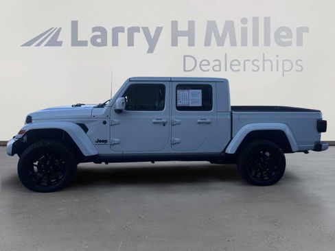 Used 2023 Jeep Gladiator Overland image 2
