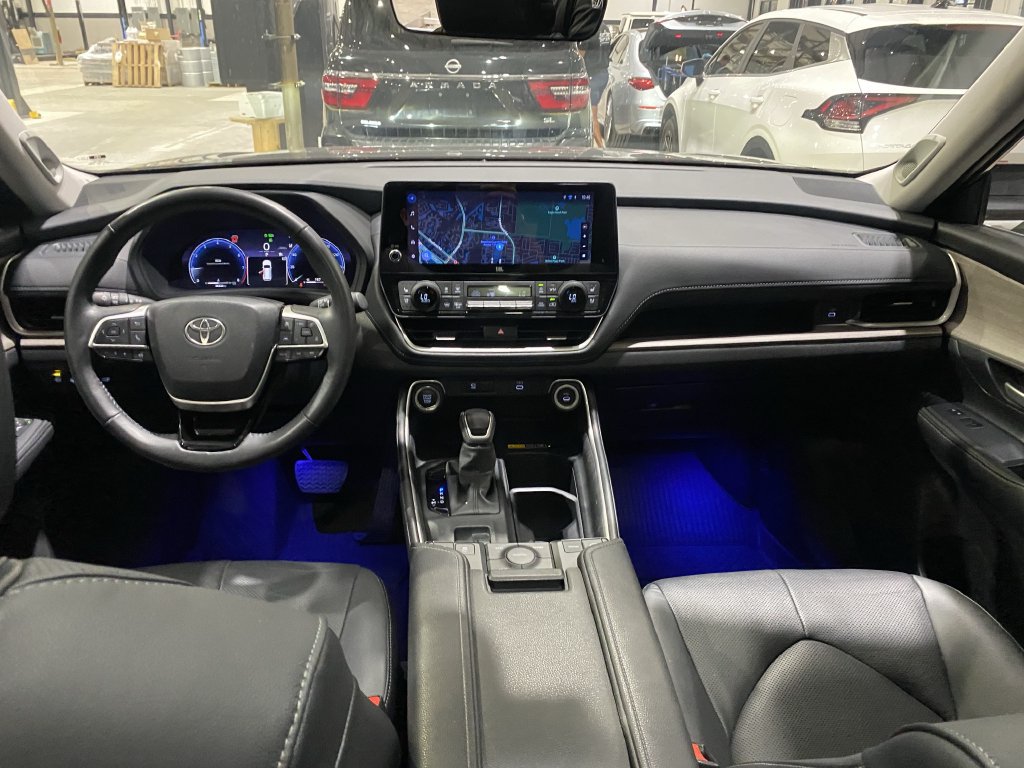 Used 2025 Toyota Grand Highlander AWD image 2
