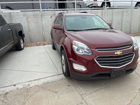 Used 2017 Chevrolet Equinox LT w/ Convenience Package image 2
