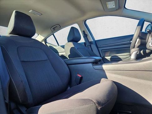 Used 2025 Nissan Altima 2.5 SV image 18
