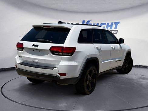 Used 2019 Jeep Grand Cherokee Laredo AWD/4WD image 5