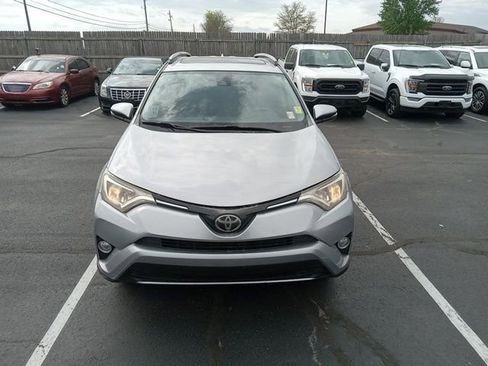 Used 2018 Toyota RAV4 XLE image 2