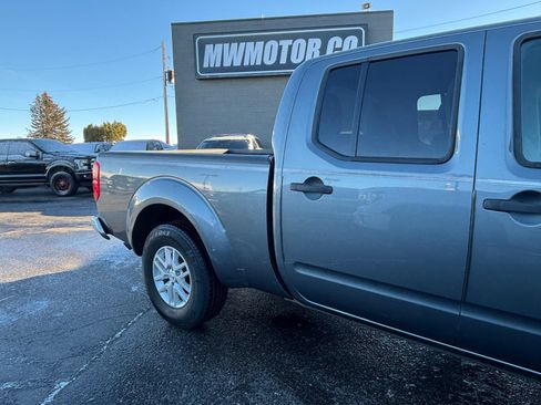 Used 2017 Nissan Frontier SV w/ SV Value Truck Package AWD/4WD image 4