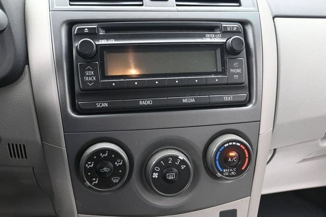 Used 2012 Toyota Corolla LE FWD image 11