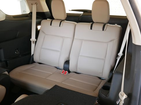 Used 2023 Ford Explorer Limited w/ Limited Technology Package image 5