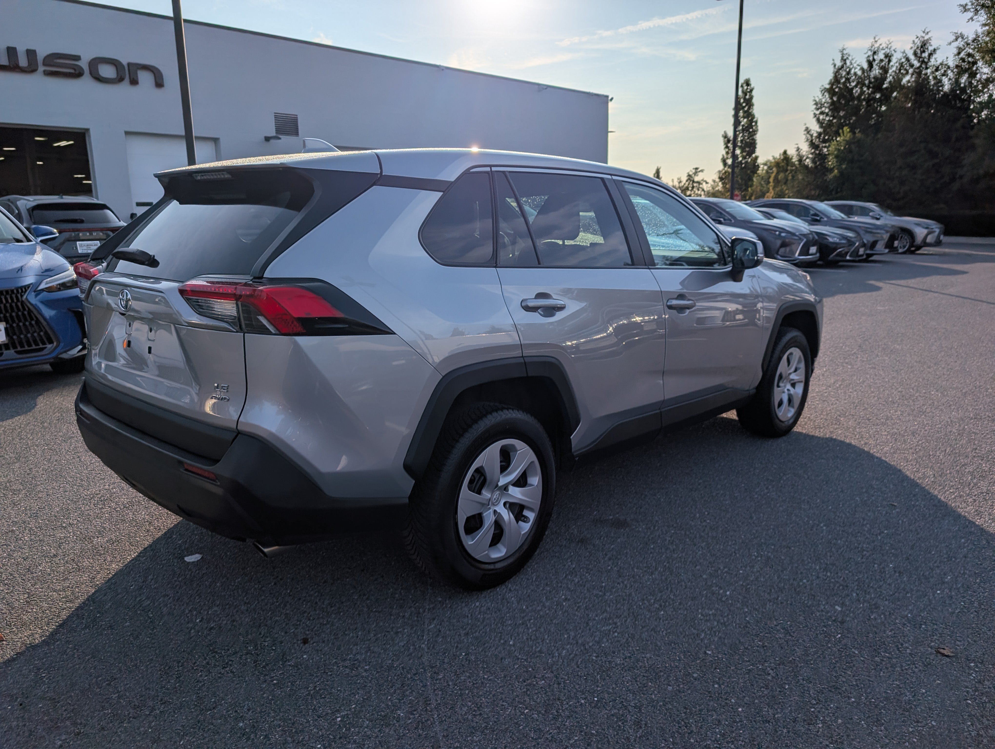 Used 2024 Toyota RAV4 LE AWD/4WD image 3