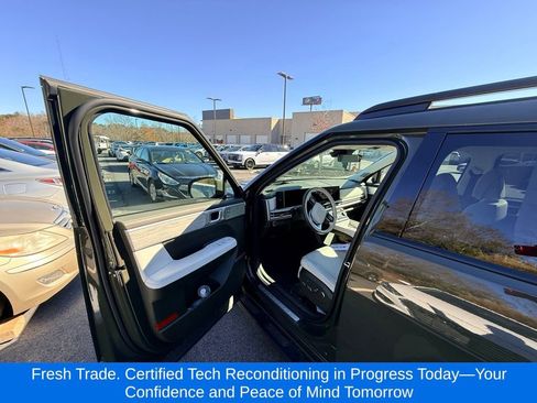 Used 2025 Hyundai Santa Fe Calligraphy image 7