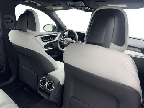 Used 2025 Mercedes-Benz C 300 Sedan image 39