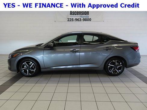 Used 2024 Nissan Sentra SV image 3