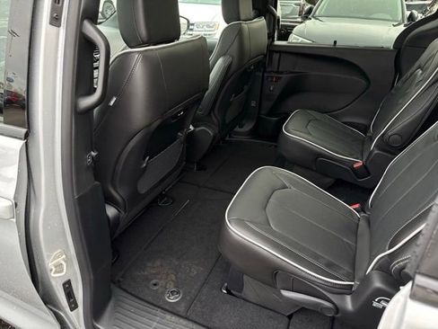 New 2026 Chrysler Pacifica Limited w/ Uconnect Theater Family Group image 19