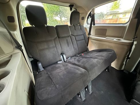 Used 2014 Dodge Grand Caravan SXT FWD image 17