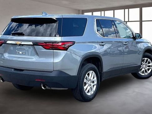 Used 2023 Chevrolet Traverse LS FWD image 3