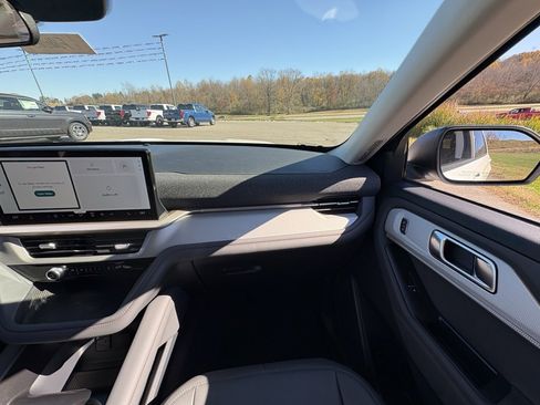 New 2026 Ford Explorer Active w/ Active Comfort Package image 31