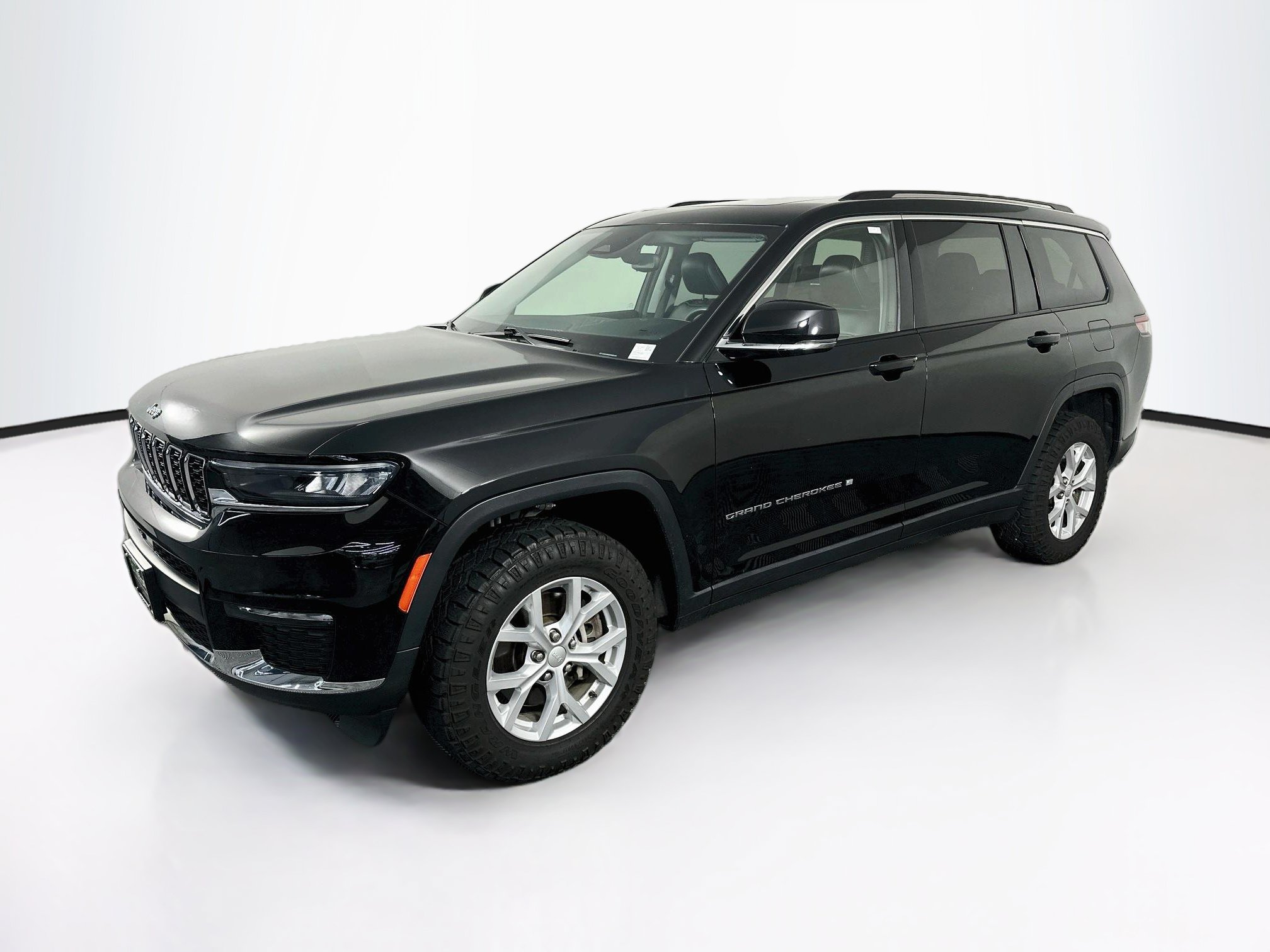 Used 2023 Jeep Grand Cherokee L Limited AWD/4WD image 3