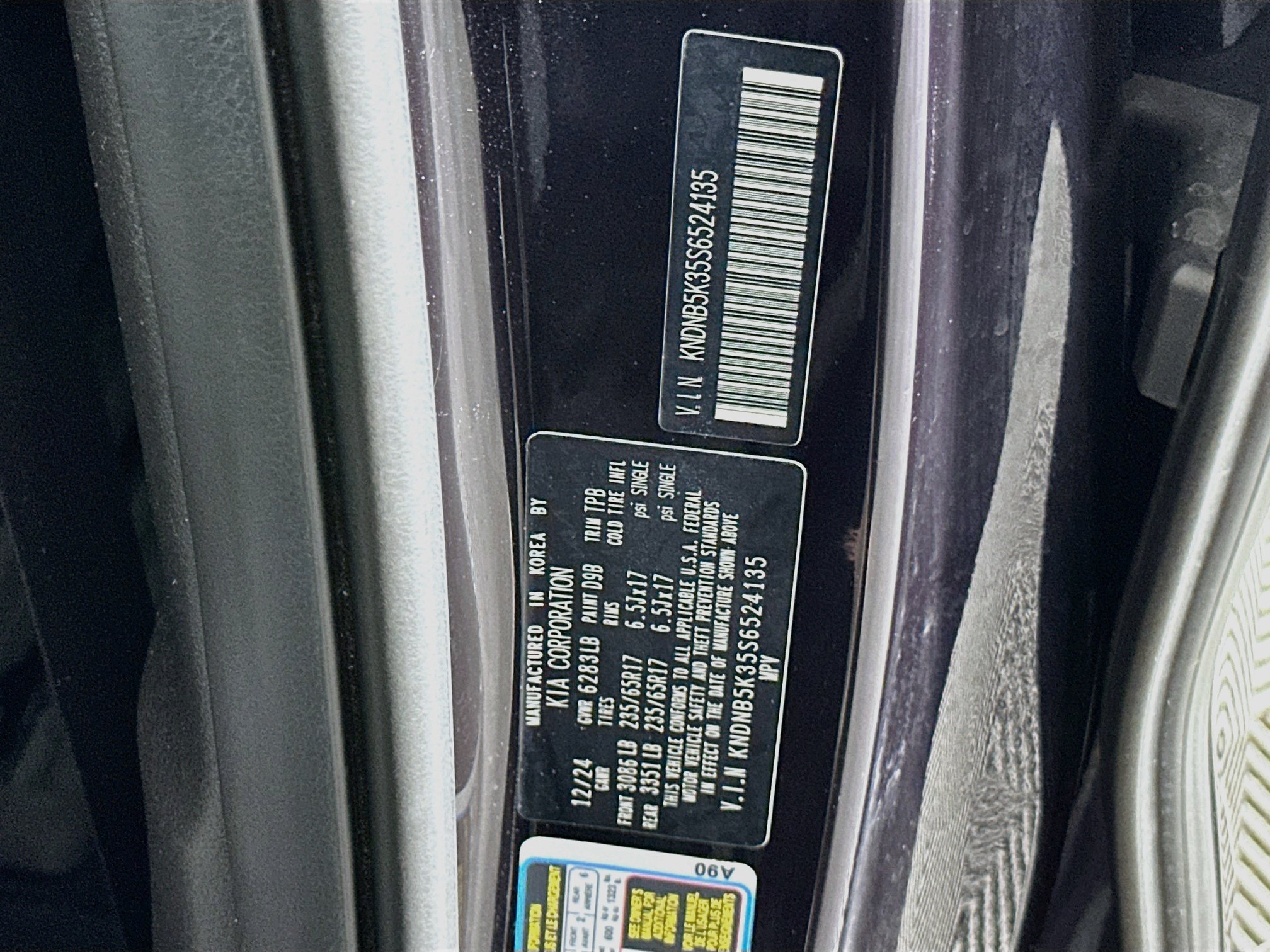 Used 2025 Kia Carnival FWD image 12