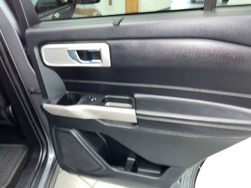 Used 2022 Ford Explorer Limited AWD/4WD image 19