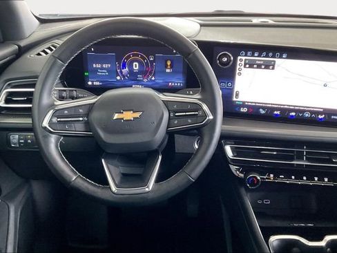 Used 2024 Chevrolet Traverse LT image 8