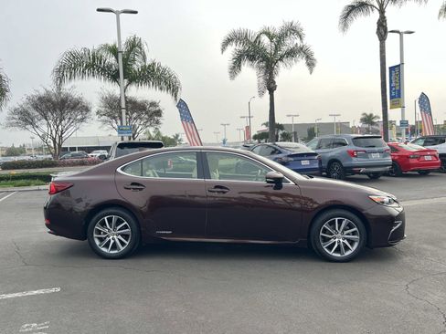 Used 2016 Lexus ES 300h Hybrid image 27